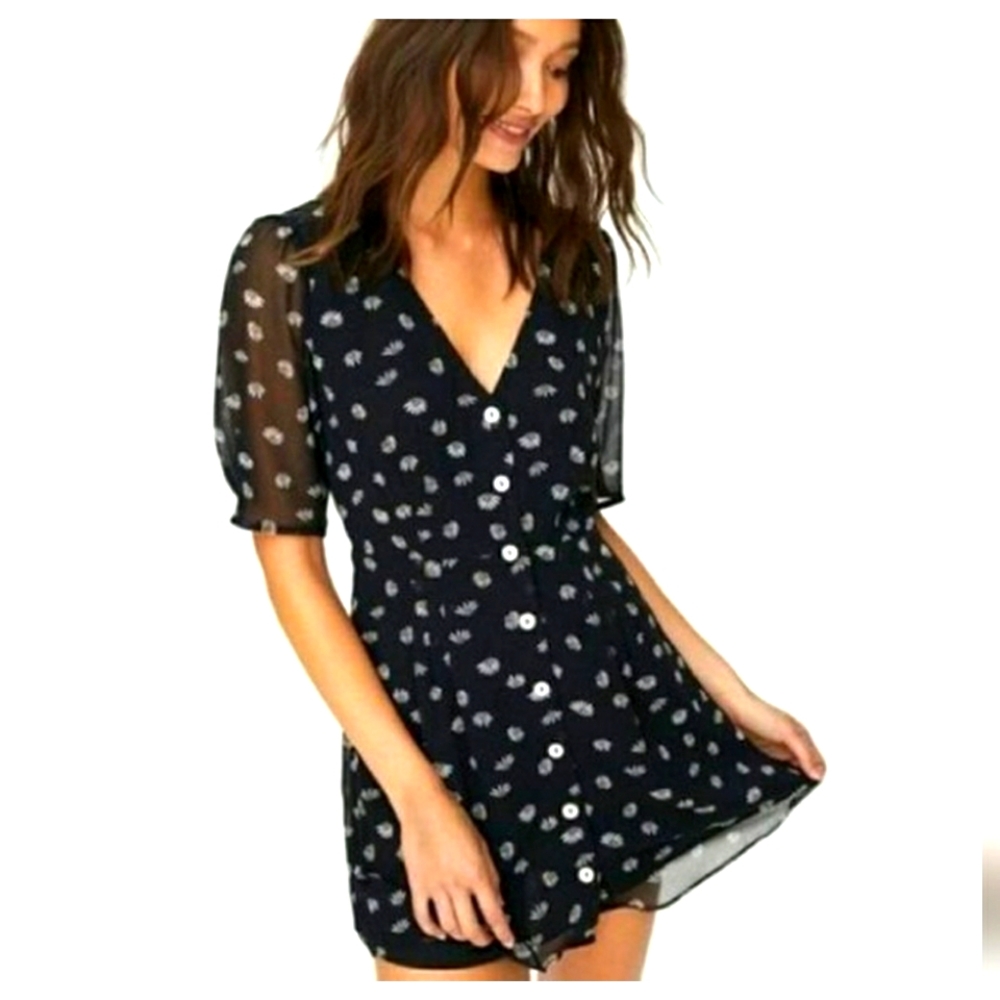 Aritiza Wilfred front button down daisy mini dress